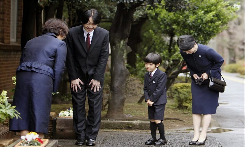 Trẻ con Nhật luôn giữ thái độ tôn trọng với tất cả mọi người